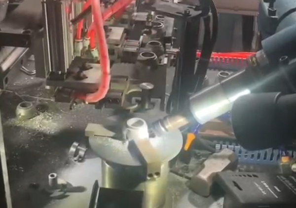 導(dǎo)向器自動(dòng)打孔機(jī)